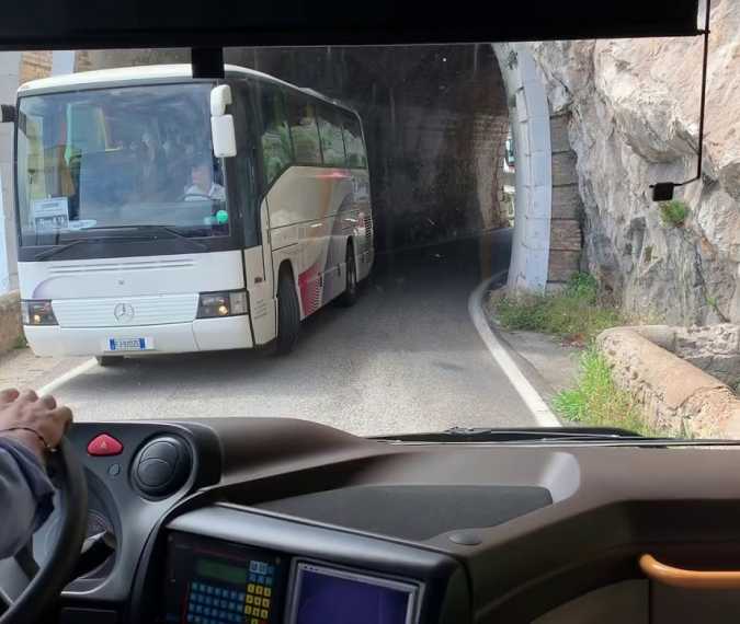 The impressive of a bus driver on the Amalfi Coast