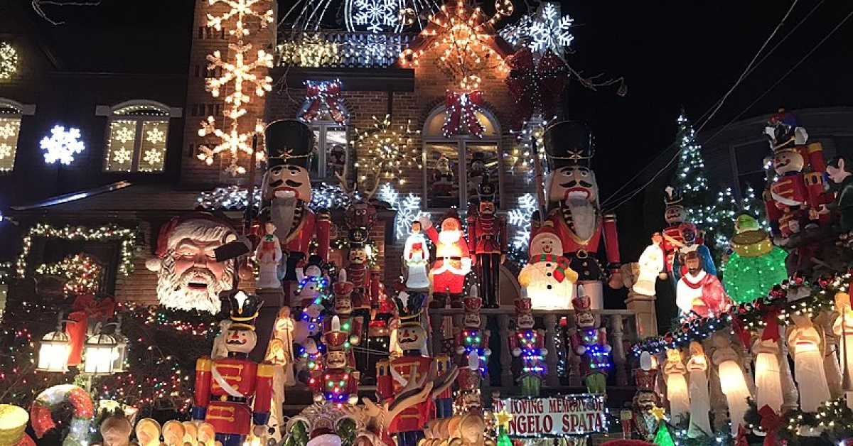 Dyker Heights: A Christmas Wonderland